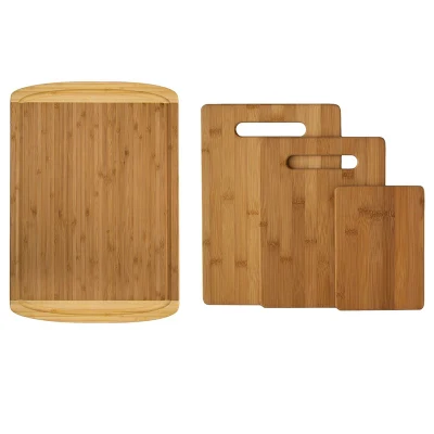 プラスチック製のキッチンまな板と竹製まな板